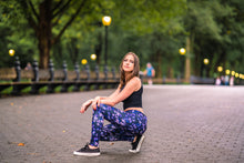 Load image into Gallery viewer, Violet Printed Leggings