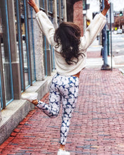 Load image into Gallery viewer, Ivory Rose Printed Legging