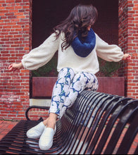 Load image into Gallery viewer, Ivory Rose Printed Legging