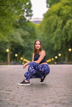 Load image into Gallery viewer, Violet Printed Leggings